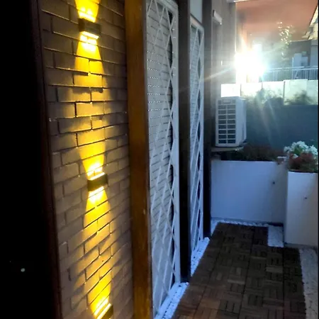 Gecko, Cozy At 5min From Metro, Bus, Tram Apartment