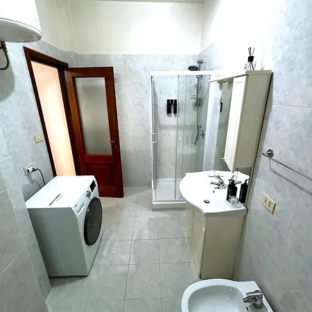Gecko, Cozy At 5min From Metro, Bus, Tram Apartment *