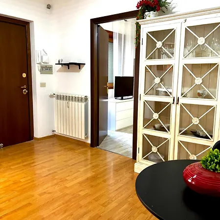 Gecko, Cozy At 5min From Metro, Bus, Tram Apartment *