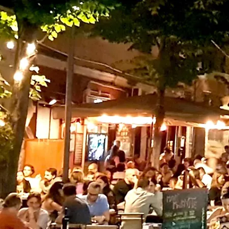 아파트 Gecko, Cozy At 5min From Metro, Bus, Tram